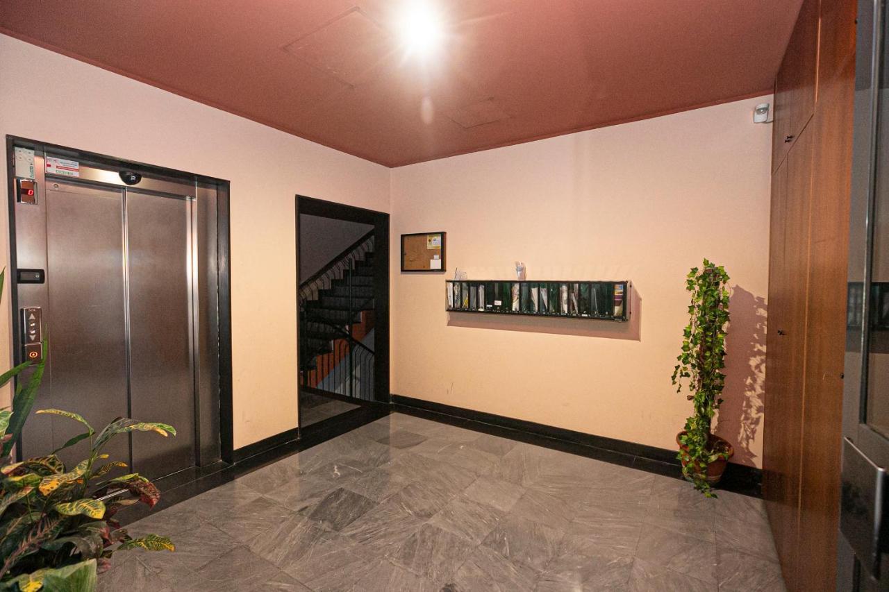 Apartment Real Italian Estate - Red Coral *
