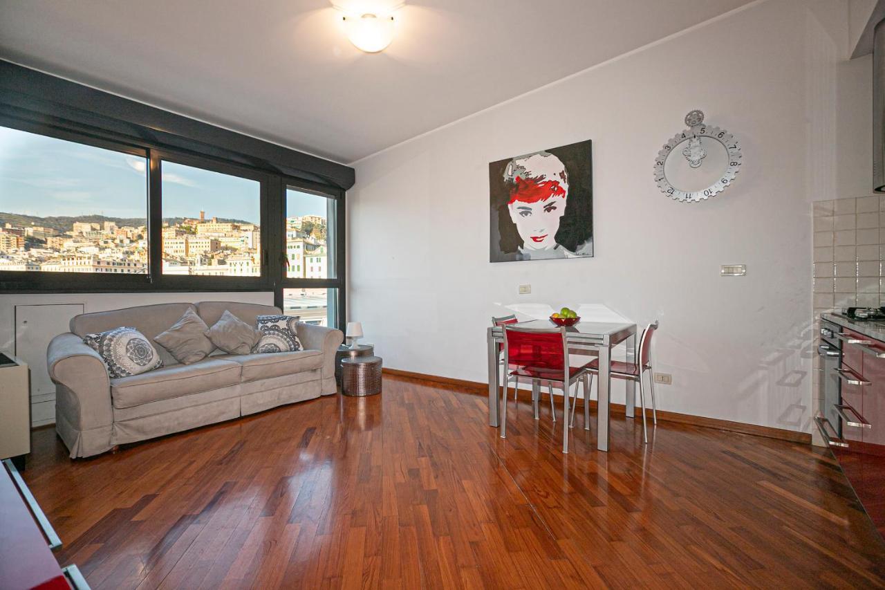 Real Italian Estate - Red Coral * Genua