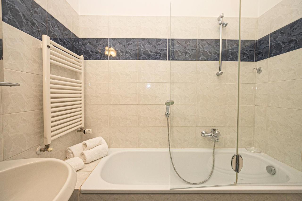 Real Italian Estate - Red Coral Apartment
